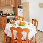 Cozy House In + Terrace Hébergement de vacances