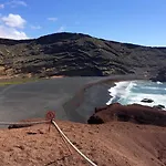 Cozy House In El Golfo + Terrace